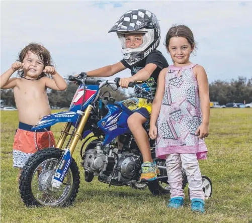  ??  ?? Cosgrove proudly show off their Christmas present at The Spit, Main Beach. Pictures: JERAD WILLIAMS