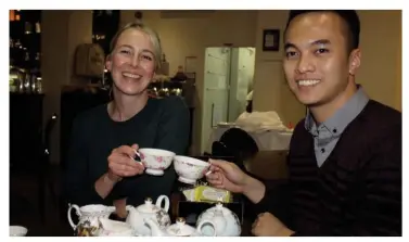  ??  ?? Luong Ngoc Duc, right, from Vietnam, with Jacqui Wales, founder of Libertine Blends.