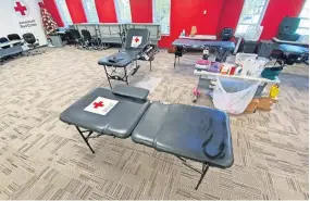  ?? [GEORGE SHILLCOCK/DISPATCH PHOTOS] ?? Under new Red Cross protocols, stations for blood donors have been spaced out so they are at least six feet from others during the COVID-19 pandemic.