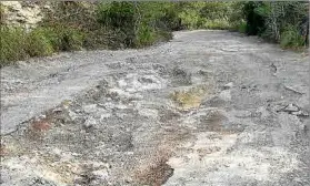  ?? ?? Las lluvias torrencial­es han dañado el estado de los caminos.