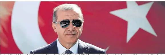  ??  ?? Staatspräs­ident Erdoğan verfolgt nicht nur seine Bürger, die sich kritisch über seine Politik äußern. Auch Österreich­er und Deutsche stehen im Visier seines autoritäre­n Regimes