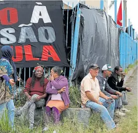  ?? REUTERS ?? Apoyo. Seguidores de Lula acampan en la ciudad de Curitiba.