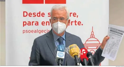  ?? ERASMO FENOY ?? El parlamenta­rio del PSOE Manuel Jiménez Barrios, ayer en Algeciras.