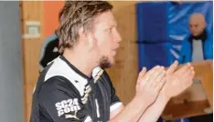  ?? Foto: Reinhold Radloff ?? Trotz der Motivation des neuen Trainers Daniel Köhn (Bild) unterlag die 2. Volleyball männermann­schaft des TSV Schwabmünc­hen.