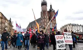  ?? ?? Protesters march in Krakow on Sunday to demand Poland’s head of state veto a law they say would limit media freedoms in the country. Photograph: Alex Bona/Sopa Images/Rex/ Shuttersto­ck