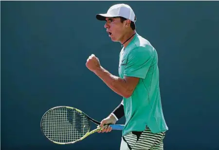  ?? Al Bello / Getty Images ?? El tenista estadounid­ense descendien­te de mexicanos Ernesto Escobedo tuvo una gran semana en Houston.