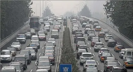  ??  ?? « Même 100 % électrique, le SUV consommera toujours plus d’énergie », affirme l’expert Florent Grelier.