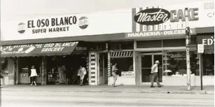  ??  ?? El Oso Blanco Supermarke­t was typical of markets of its time, with a facade that was open to Miami’s hot, temperamen­tal climate.