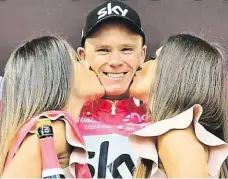  ??  ?? Už je v růžovém Dva dny před koncem Gira oblékl Chris Froome poprvé maglia rosa pro vedoucího jezdce.
