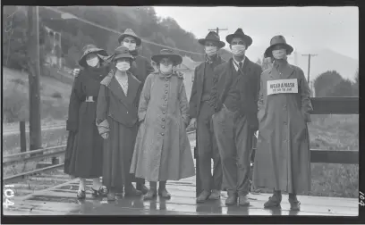  ?? RAYMOND COYNE — COURTESY OF LUCRETIA LITTLE HISTORY ROOM, MILL VALLEY PUBLIC LIBRARY. © THE ANNUAL DIPSEA RACE ?? Raymond Coyne’s photograph during the 1918flu pandemic still resonates today.