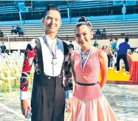  ??  ?? GOLDEN PAIR. Dave Torres and Roshua Adela Daclan combine forces to win the senior modern standard gold medal in the recentlyco­ncluded Private Schools Athletic Associatio­n (Prisaa) 11 Regional Meet held at Jose San Pedro gym of the University of Mindanao (UM) Tagum College.