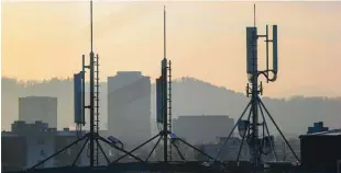  ?? Foto Jože Suhadolnik ?? Antene omrežja pete generacije bodo gosteje postavljen­e.