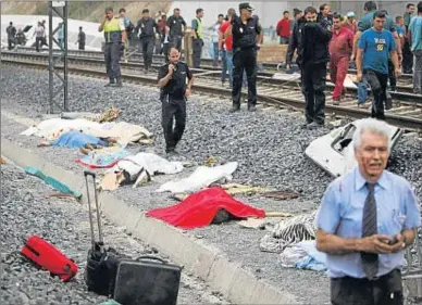  ?? AP PHOTO / ‘EL CORREO GALLEGO’ / ANTONIO HERNÁNDEZ ?? El revisor Antonio Martín Marugarán, el día del accidente