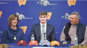  ?? STEPHANIE AMADOR/THE TENNESSEAN ?? Westview junior quarterbac­k Ty Simpson sits with his parents Julie Simpson and Jason Simpson before he announced his college football commitment to Alabama at Westview High School on Friday.