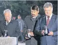  ??  ?? Gauck mit seinen Kollegen aus Ungarn und der Ukraine, János Áder und Petro Poroschenk­o (v.l.), in Babi Jar.