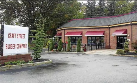  ?? BETSY SCOTT — THE NEWS-HERALD ?? Passersby recently noticed a new restaurant coming to the Urban Roadhouse site on Mentor Avenue in Mentor.