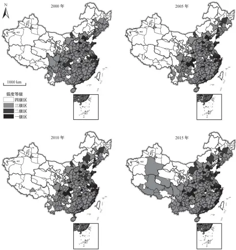  ??  ?? 图 2 2000, 2005, 2010 和 2015 年中国各城市建设用地­利用强度分布Fig. 2 China’s urban constructi­on land use intensity in 2000, 2005, 2010 and 2015
表 3
2000, 2005, 2010 和 2015 年中国建设用地利用强­度全局 Moran’s I 指数
I