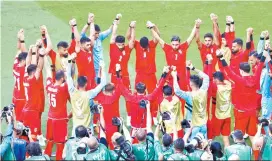  ?? ?? Jugadores de Irán no cantaron su himno, en protesta.