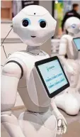  ?? Foto: Ole Spata ?? Der Roboter „Pepper“kommt zum Un ternehmert­ag.