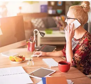  ?? FOTO: DPA ?? Ein Schreibtis­ch alleine reicht nicht für ein Homeoffice.