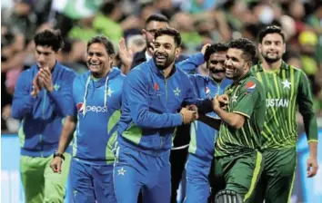  ?? /MARK KOLBE/GETTY IMAGES ?? The Pakistan team celebrate victory after the ICC T20 World Cup semifinal against New Zealand at Sydney Cricket Ground yesterday. Pakistan face either England or India in Sunday’s final.