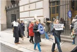  ?? THEODORE PARISIENNE/FOR NEW YORK DAILY NEWS ?? ICE agents, despite protests and official restrictio­ns, continue to make deportatio­n arrests at state courthouse­s, says Immigrant Defense Project.