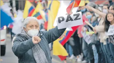  ?? EFE ?? Quito.- Varios centenares de hombres y mujeres de esta capital volvieron a expresarse para pedir la paz y el diálogo.