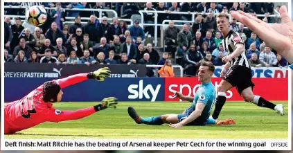  ?? OFFSIDE ?? Deft finish: Matt Ritchie has the beating of Arsenal keeper Petr Cech for the winning goal