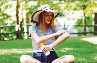  ?? SHUTTERSTO­CK ?? Being skin smart doesn’t mean that you cannot go outside. But be smart when you do go out in the summer sun. Wearing a wide-brimmed hat and using sun protection is smart.