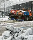  ?? Foto: Michael Hochgemuth (Archivbild) ?? Der Winterdien­st war am ersten Dezemberwo­chenende gefordert wie lange nicht.