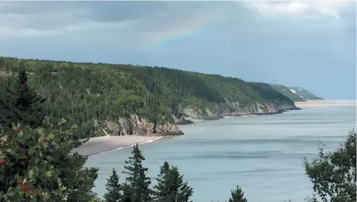  ?? - Acadie Nouvelle: Sylvie Mousseau ?? La route Fundy épouse la côte et les falaises de la baie de Fundy, sur près de 19 kilomètres.