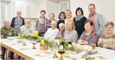  ??  ?? Das Zimmerer Chörle unter der Leitung von Josef Hofmann, dritter von links, kann seinen 20. Geburtstag feiern. FOTO: FRANZ DREYER