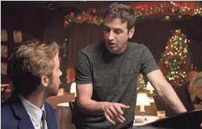  ?? DALE ROBINETTE ?? Justin Hurwitz (right) talks with Ryan Gosling on the set of “La La Land.” Hurwitz, nominated for three Academy Awards, took piano lessons at the Wisconsin Conservato­ry of Music.