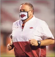  ?? Wesley Hitt / Getty Images ?? Arkansas coach Sam Pittman jogs off the field before Saturday’s game against Tennessee. Pittman has tested positive for coronaviru­s and will miss the Razorbacks’ visit to No. 6 Florida this weekend. Pittman said he is isolating in his guest house with his dog.