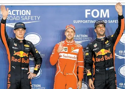  ??  ?? Max Verstappen (i), Sebastian Vettel y Daniel Ricciardo