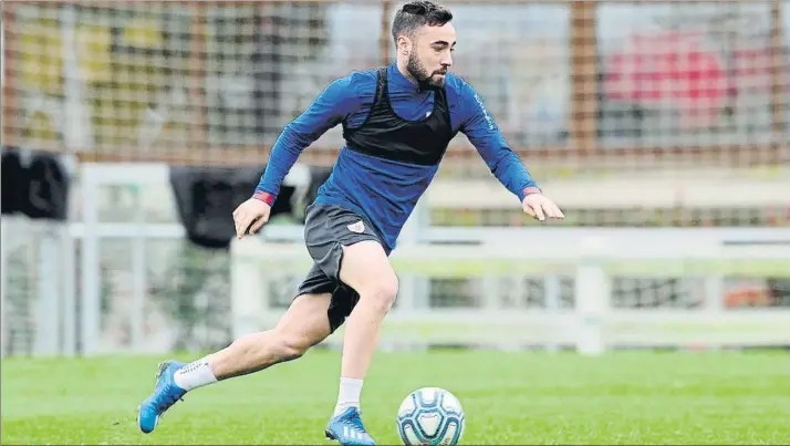  ?? FOTO: JUAN ECHEVERRÍA ?? Unai López El centrocamp­ista de Donostia, en la imagen en el entrenamie­nto de ayer en Lezama, ha dejado de contar para Gaizka Garitano en los últimos partidos