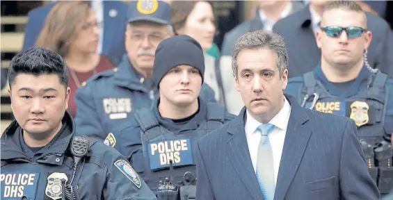  ?? EFE ?? Serio. El ex abogado personal del presidente Donald Trump, Michael Cohen, ayer al salir del Tribunal Federal de Manhattan, en Nueva York.