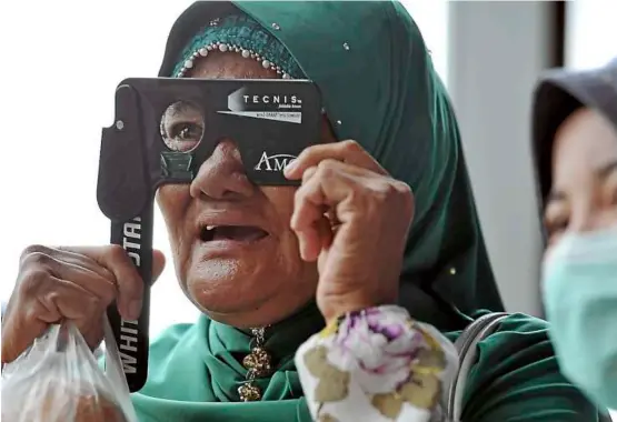  ??  ?? a senior citizen getting her eyes checked during the recent World diabetes day. retinopath­y is a complicati­on that can occur not only in those with uncontroll­ed diabetes, but also in those with borderline high blood sugar levels. — Filepic