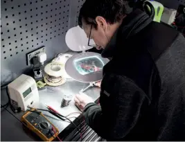  ??  ?? Top Deep cleaning and re-soldering the LED light board