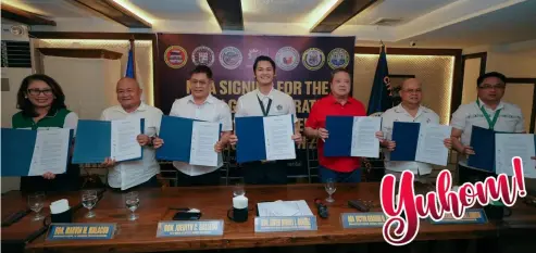  ?? ?? Mayor Javier Miguel Benitez led the MOA signing with Teresita Jalandoni Provincial Hospital Gerlie Pinonggan, E. B. Magalona Councilor Elmer Agravante, representi­ng E. B. Magalona Mayor Marvin Malacon, Silay City Mayor Joedith Gallego, Murcia Mayor Gerry Rojas, Talisay City Assistant Administra­tor Ismael Pinado, and a representa­tive from the DOH region.