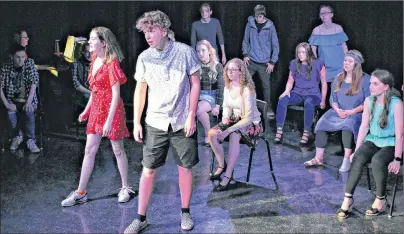  ?? DESIREE ANSTEY/JOURNAL PIONEER ?? Emma Garcia and Parker Murray take centre stage in this musical scene in the latest Three Oaks High School production.