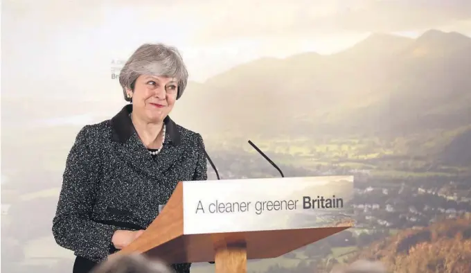  ?? FOTO: AP/NTB SCANPIX ?? FORHANDLER MED EU OM HANDEL: Storbritan­nias statsminis­ter Theresa May går vanskelige handelsfor­handlinger i møte.