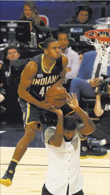  ?? MAX BECHERER/THE ASSOCIATED PRESS ?? Indiana’s Glenn Robinson III soars to new heights Saturday night in New Orleans, edging Phoenix’s Derrick Jones Jr. for the NBA’s dunk championsh­ip.