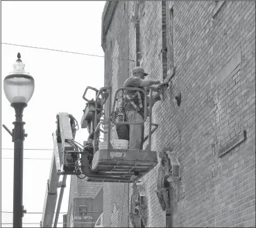  ??  ?? Crews are carrying out brick work on a building in downtown Shelby as shown in an April 8 photo. The building is on the southwest side of the intersecti­on of Gamble Street and Main Street.