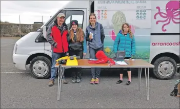  ??  ?? Howard Wood, Jenny Stark and Manuela De Los Rios hand out goodie bags to the children who completed the Eggtopus trail.