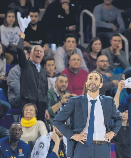  ?? FOTO: MANEL MONTILLA ?? Sito Alonso, entrenador del Barça, durante el último encuentro del equipo azulgrana en el Palau, saldado con derrota