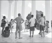  ??  ?? First-year students tour the University of Virginia on Friday, in Charlottes­ville, Virginia, a week after a white nationalis­t rally took place on campus.