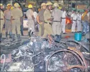  ?? SAMIR JANA/HT /ANI ?? BJP chief Amit Shah leads a road show; (right) damage caused by clashes between TMC, BJP workers in Kolkata on Tuesday.