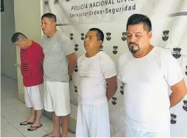  ??  ?? Conductore­s peligrosos. La PNC de San Miguel presentó a tres conductore­s que fueron arrestados ebrios. El cuarto detenido está ligado a un caso de trata.