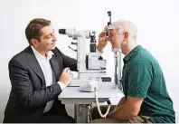  ??  ?? Augenarzt Dr. Hakan Kaymak bietet die Therapie der Makuladege­neration mit dem Nanosekund­enlaser seit fast zwei Jahren an.
